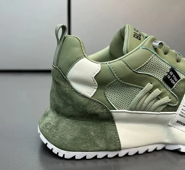 ForaFusion - Sister Carries Shoes